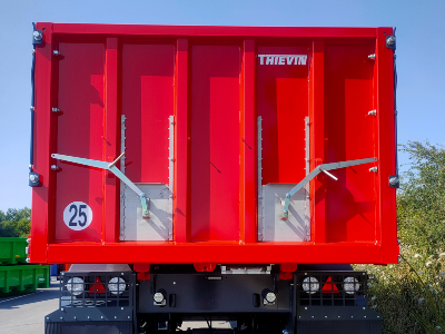 Porte arrière agricole monobloc avec deux trappes Inox et glissières Inox Porte arrière agricole monobloc avec deux trappes Inox et glissières Inox